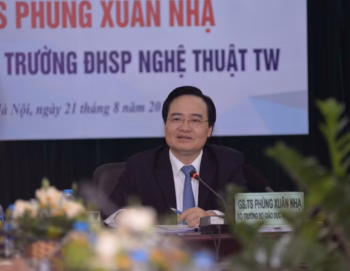 Bộ trưởng Bộ Giáo dục và Đào tạo Phùng Xuân Nhạ phát biểu chỉ đạo tại buổi làm việc.