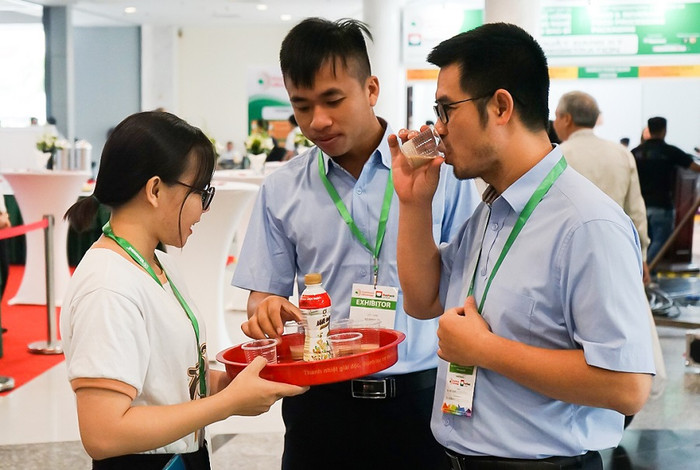 Chuỗi hoạt động giới thiệu sản phẩm của Tân Hiệp Phát tại triển lãm sẽ diễn ra từ nay đến hết ngày 10/08/2019. Chuỗi hoạt động giới thiệu sản phẩm của Tân Hiệp Phát tại triển lãm sẽ diễn ra từ nay đến hết ngày 10/08/2019.