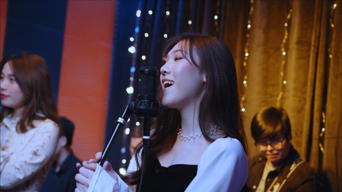 Du học sinh Việt hát những bài hát về Tết. Ảnh: Oh! Ba Lan.