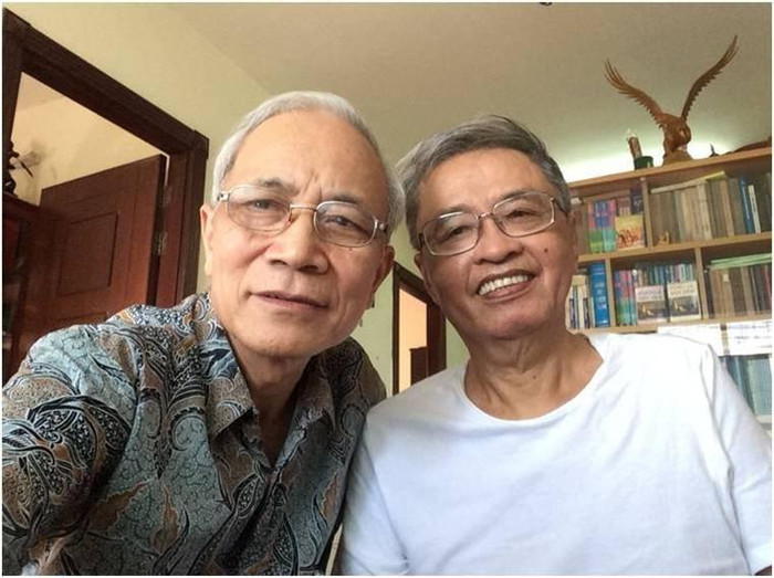 Giáo sư Lê Ngọc Lăng (áo trắng) trong lần gặp Giáo sư Mai Thanh Tân. Ảnh: Nhân vật cung cấp Giáo sư Lê Ngọc Lăng (áo trắng) trong lần gặp Giáo sư Mai Thanh Tân. Ảnh: Nhân vật cung cấp