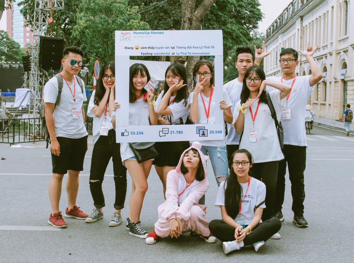 Minh Tâm hàng thứ 2, vị trí thứ 4 từ trái sang trong một lần tham gia tổ chức dự án Home Up Heroes tháng 6/2017. Ảnh: Nhân vật cung cấp Minh Tâm hàng thứ 2, vị trí thứ 4 từ trái sang trong một lần tham gia tổ chức dự án Home Up Heroes tháng 6/2017. Ảnh: Nhân vật cung cấp