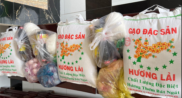 Những suất quà Tết cô Kim Hương chuẩn bị cho các em học sinh có hoàn cảnh khó khăn. Ảnh: Nhân vật cung cấp Những suất quà Tết cô Kim Hương chuẩn bị cho các em học sinh có hoàn cảnh khó khăn. Ảnh: Nhân vật cung cấp