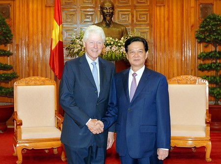 Thủ tướng Nguyễn Tấn Dũng tiếp cựu Tổng thống Bill Clinton sáng 18/7. Thủ tướng Nguyễn Tấn Dũng tiếp cựu Tổng thống Bill Clinton sáng 18/7.