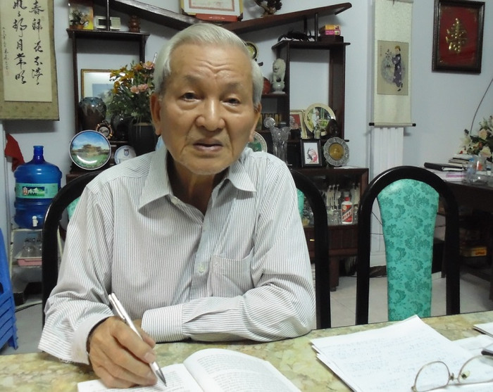 Thầy giáo Nguyễn Thiện Chí - cựu sinh viên Khoa Ngôn ngữ - Văn học Trung Quốc, ĐH Bắc Kinh. Thầy giáo Nguyễn Thiện Chí - cựu sinh viên Khoa Ngôn ngữ - Văn học Trung Quốc, ĐH Bắc Kinh.