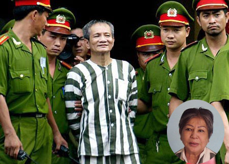 Sáng ngày 16/8, phạm nhân Phan Thị Trúc (tức Trúc “mẫu hậu”, vợ của trùm xã hội đen Năm Cam) tử vong tại trại giam Xuân Lộc (tỉnh Đồng Nai) vì lý do sức khỏe. Đám tang người đàn bà đứng sau ông trùm Năm Cam, từng một thời khuynh đảo giới giang hồ Sài Gòn đã kết thúc được nhiều ngày. Và dư luận cũng mong mỏi rằng những sóng gió, trắc trở mà mấy mươi năm ập xuống gia đình của bà, cũng từ đây mà tan biến vào cõi hư vô. (Trúc mẫu hậu - ảnh nhỏ và Năm Cam) >>>Xem thêm: Chùm ảnh: Trưởng ban chuyên án Năm Cam, Tướng Thành giữa đời thường Qua ảnh: Xác của Năm Cam và đồng bọn đã bị trộm như thế nào? Những phút cuối đời của trùm giang hồ Năm Cam Năm Cam làm gì, ở đâu ít giờ trước khi bị bắt? Sáng ngày 16/8, phạm nhân Phan Thị Trúc (tức Trúc “mẫu hậu”, vợ của trùm xã hội đen Năm Cam) tử vong tại trại giam Xuân Lộc (tỉnh Đồng Nai) vì lý do sức khỏe. Đám tang người đàn bà đứng sau ông trùm Năm Cam, từng một thời khuynh đảo giới giang hồ Sài Gòn đã kết thúc được nhiều ngày. Và dư luận cũng mong mỏi rằng những sóng gió, trắc trở mà mấy mươi năm ập xuống gia đình của bà, cũng từ đây mà tan biến vào cõi hư vô. (Trúc mẫu hậu - ảnh nhỏ và Năm Cam) >>>Xem thêm: Chùm ảnh: Trưởng ban chuyên án Năm Cam, Tướng Thành giữa đời thường Qua ảnh: Xác của Năm Cam và đồng bọn đã bị trộm như thế nào? Những phút cuối đời của trùm giang hồ Năm Cam Năm Cam làm gì, ở đâu ít giờ trước khi bị bắt?