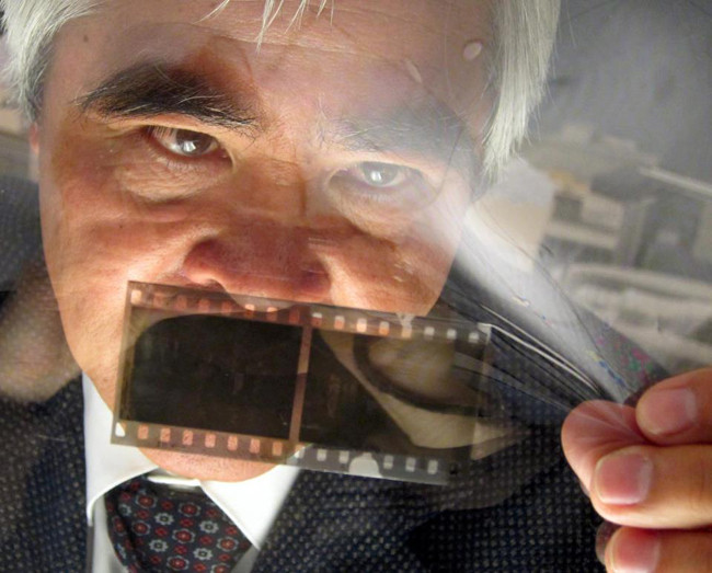 Tấm film gốc chụp tác phẩm “Cô bé bom Napalm” vẫn còn nguyên vẹn do qui trình bảo quản chặt chẽ của AP. Tấm film gốc chụp tác phẩm “Cô bé bom Napalm” vẫn còn nguyên vẹn do qui trình bảo quản chặt chẽ của AP.