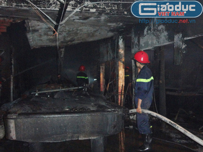 Toàn bộ câu lạc bộ bi da bị thiêu rụi Toàn bộ câu lạc bộ bi da bị thiêu rụi