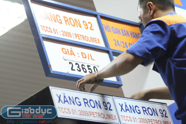 Xăng A92 tăng lên mức giá 23.650đ/lít