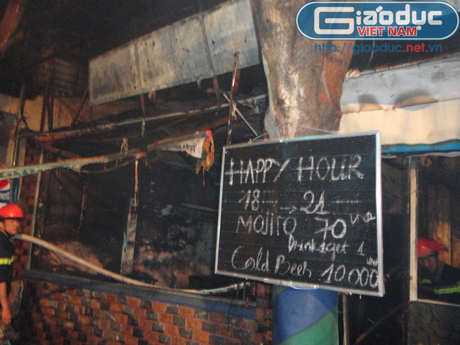 Nhận được tin báo, gần 30 phút sau, lực lượng Cảnh sát Phòng cháy chữa cháy Công an tỉnh Bà Rịa – Vũng Tàu đã điều 5 xe cứu hỏa và hàng chục chiến sĩ đến hiện trường để dập tắt ngọn lửa. Hơn 1 giờ sau, ngọn lửa được dập tắt hoàn toàn. Tuy nhiên, toàn bộ câu lạc bộ bi da 52A diện tích hàng trăm mét vuông bị ngọn lửa thiêu rụi. Các vách tường của câu lạc bộ này bị nứt, sập. Hiện cơ quan chức năng đang điều tra làm rõ nguyên nhân vụ cháy. Câu lạc bộ thu hút rất đông khách nước ngoài đến giải trí Nhận được tin báo, gần 30 phút sau, lực lượng Cảnh sát Phòng cháy chữa cháy Công an tỉnh Bà Rịa – Vũng Tàu đã điều 5 xe cứu hỏa và hàng chục chiến sĩ đến hiện trường để dập tắt ngọn lửa. Hơn 1 giờ sau, ngọn lửa được dập tắt hoàn toàn. Tuy nhiên, toàn bộ câu lạc bộ bi da 52A diện tích hàng trăm mét vuông bị ngọn lửa thiêu rụi. Các vách tường của câu lạc bộ này bị nứt, sập. Hiện cơ quan chức năng đang điều tra làm rõ nguyên nhân vụ cháy. Câu lạc bộ thu hút rất đông khách nước ngoài đến giải trí