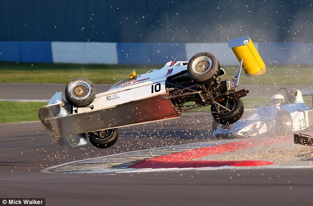 ...và lộn 1 vòng trên không.