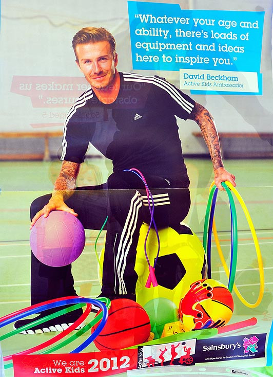 Beckham trong poster quảng cáo cho các sản phẩm của Sainsbury