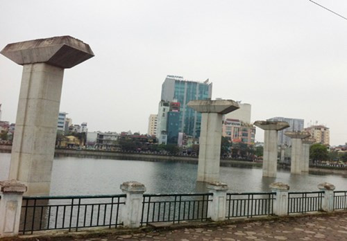 Dự án đường sắt đô thị tuyến Cát Linh - Hà Đông đội giá hàng trăm tỷ đồng do chậm giải phóng mặt bằng, nhưng Hà Nội chưa xét trách nhiệm các cá nhân, tổ chức. Dự án đường sắt đô thị tuyến Cát Linh - Hà Đông đội giá hàng trăm tỷ đồng do chậm giải phóng mặt bằng, nhưng Hà Nội chưa xét trách nhiệm các cá nhân, tổ chức.