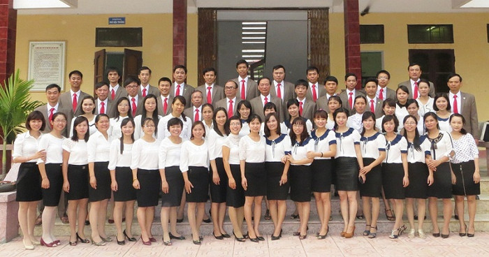 Các thế hệ thầy giáo, cô giáo Trường THPT Hoàng Văn Thụ (tỉnh Nam Định) luôn cống hiến hết mình cho sự nghiệp trồng người. Các thế hệ thầy giáo, cô giáo Trường THPT Hoàng Văn Thụ (tỉnh Nam Định) luôn cống hiến hết mình cho sự nghiệp trồng người.