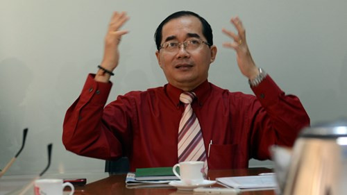 Ông Hoàng Hữu Phước dù đã viết thư xin lỗi Đại biểu Dương Trung Quốc, nhưng tiếp tục đăng lại bài viết "Tứ Đại ngu" trên blog cá nhân. Ông Hoàng Hữu Phước dù đã viết thư xin lỗi Đại biểu Dương Trung Quốc, nhưng tiếp tục đăng lại bài viết "Tứ Đại ngu" trên blog cá nhân.
