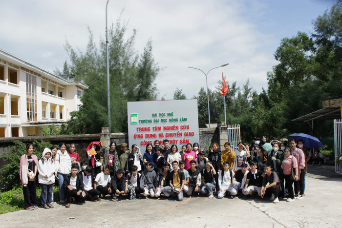 Sinh viên ngành Bệnh học Thủy sản Trường Đại học Nông Lâm (Đại học Huế) tham gia thực địa. Ảnh: NVCC Sinh viên ngành Bệnh học Thủy sản Trường Đại học Nông Lâm (Đại học Huế) tham gia thực địa. Ảnh: NVCC