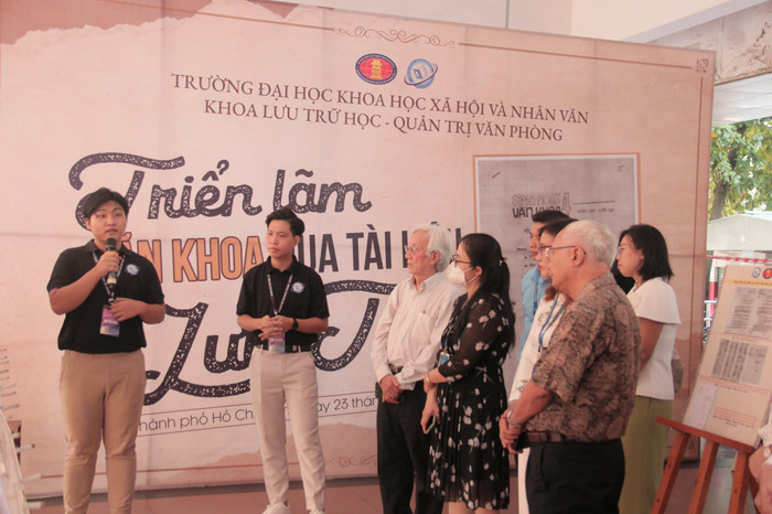 Hoạt động triển lãm do Khoa Lưu trữ học - Quản trị văn phòng, Trường Đại học Khoa học xã hội và Nhân văn (Đại học Quốc gia Thành phố Hồ Chí Minh) tổ chức. Ảnh: NVCC. Hoạt động triển lãm do Khoa Lưu trữ học - Quản trị văn phòng, Trường Đại học Khoa học xã hội và Nhân văn (Đại học Quốc gia Thành phố Hồ Chí Minh) tổ chức. Ảnh: NVCC.