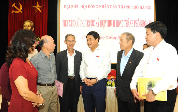 Chủ tịch Nguyễn Đức Chung tiếp xúc cử tri quận Hoàn Kiếm ngày 15/11. ảnh: Hà Nội Mới. Chủ tịch Nguyễn Đức Chung tiếp xúc cử tri quận Hoàn Kiếm ngày 15/11. ảnh: Hà Nội Mới.