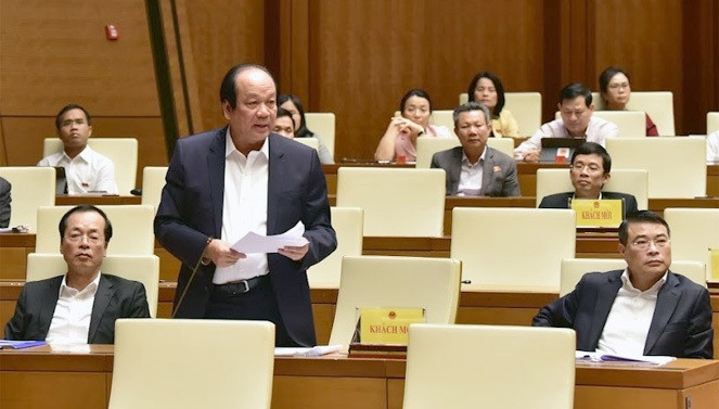 Chủ nhiệm Văn phòng Chính phủ - ông Mai Tiến Dũng báo cáo tại Quốc hội. Chủ nhiệm Văn phòng Chính phủ - ông Mai Tiến Dũng báo cáo tại Quốc hội.