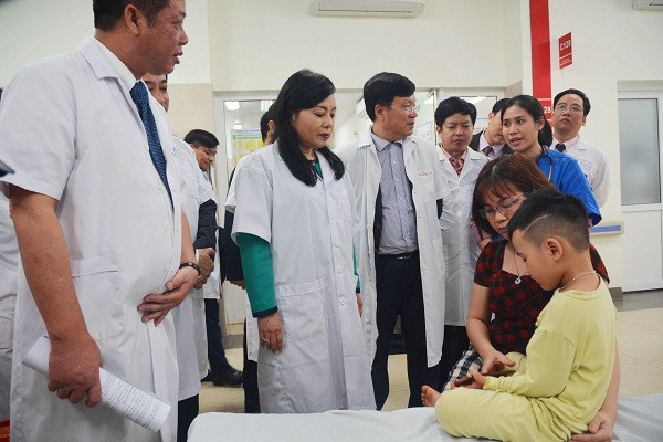 Công tác chăm sóc sức khỏe nhân dân ngày càng tốt hơn. Công tác chăm sóc sức khỏe nhân dân ngày càng tốt hơn.