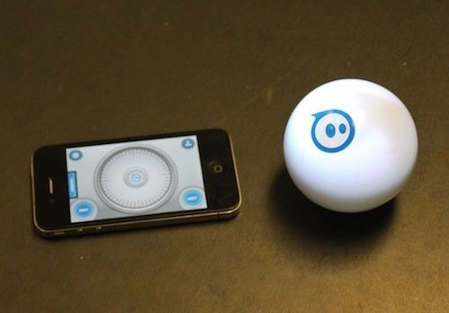 1. Bóng điều khiển từ xa: Sphero là một quả bóng thú vị, cho phép bạn điều khiển từ xa thông qua sóng Bluetooth và cảm biến chuyển động ngay trên chiếc iPhone của mình. Giá bán: 130 USD (khoảng 2,7 triệu đồng) 1. Bóng điều khiển từ xa: Sphero là một quả bóng thú vị, cho phép bạn điều khiển từ xa thông qua sóng Bluetooth và cảm biến chuyển động ngay trên chiếc iPhone của mình. Giá bán: 130 USD (khoảng 2,7 triệu đồng)