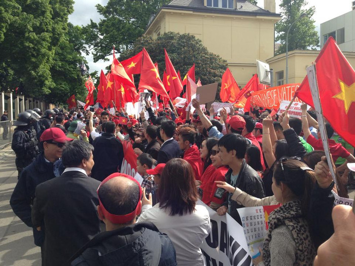 Trong không khí ôn hòa, cảnh sát cũng không vất vả gì... Trong không khí ôn hòa, cảnh sát cũng không vất vả gì...