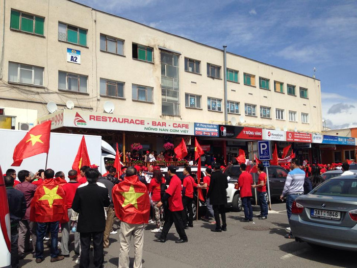 Người tham gia tuần hành đang tập trung. Ảnh Trần Thắng Người tham gia tuần hành đang tập trung. Ảnh Trần Thắng