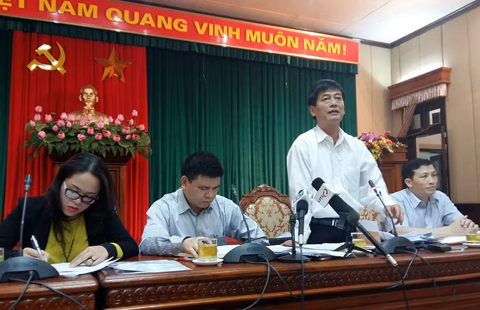 Ông Bùi Anh Tuấn thông tin về công tác bầu cử Đại biểu Quốc hội, Đại biểu Hội đồng nhân dân TP Hà Nội. ảnh: Ngọc Quang.