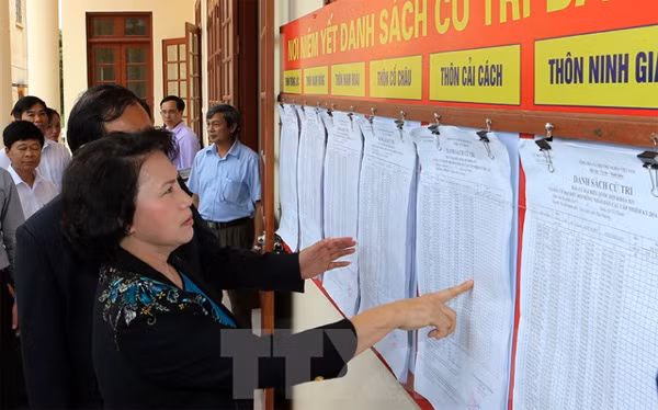 Chủ tịch Quốc hội Nguyễn Thị Kim Ngân kiểm tra công tác bầu cử tại xã Cổ Thành, thị xã Chí Linh, Hải Dương. ảnh: TTXVN. Chủ tịch Quốc hội Nguyễn Thị Kim Ngân kiểm tra công tác bầu cử tại xã Cổ Thành, thị xã Chí Linh, Hải Dương. ảnh: TTXVN.