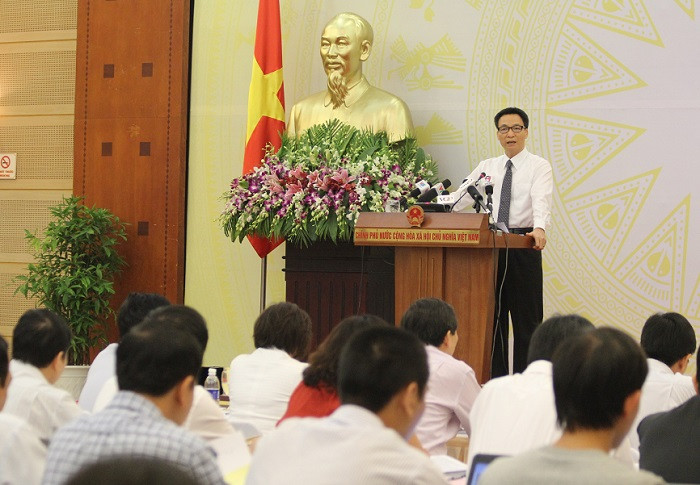 Bộ trưởng Vũ Đức Đam tại buổi họp báo thường kỳ cuối giờ chiều nay. Ảnh: Ngọc Quang Bộ trưởng Vũ Đức Đam tại buổi họp báo thường kỳ cuối giờ chiều nay. Ảnh: Ngọc Quang