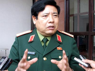 Đại tướng Phùng Quang Thanh - Bộ trưởng Bộ Quốc phòng khẳng định, Bộ Quốc phòng không dựa vào các nhà ngoại cảm để tìm hài cốt liệt sĩ. Đại tướng Phùng Quang Thanh - Bộ trưởng Bộ Quốc phòng khẳng định, Bộ Quốc phòng không dựa vào các nhà ngoại cảm để tìm hài cốt liệt sĩ.