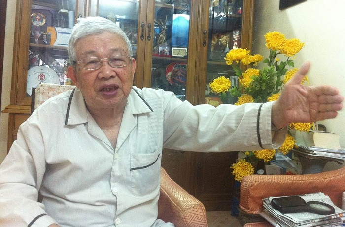 Thiếu tướng Bùi Đại: Hàng chục nghìn người dân xếp hàng chờ viếng Đại tướng Võ Nguyên Giáp sẽ khiến nhiều thế hệ lãnh đạo sau này của Việt Nam phải nghiêm túc soi xét lại mình. Thiếu tướng Bùi Đại: Hàng chục nghìn người dân xếp hàng chờ viếng Đại tướng Võ Nguyên Giáp sẽ khiến nhiều thế hệ lãnh đạo sau này của Việt Nam phải nghiêm túc soi xét lại mình.