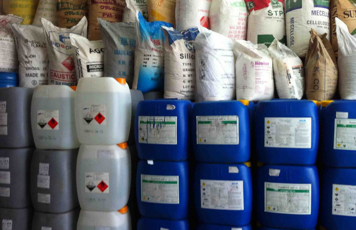 Nhà xưởng, kho chứa phải có lối, cửa thoát hiểm, lối thoát hiểm phải được chỉ dẫn rõ ràng bằng bảng hiệu, đèn báo và được thiết kế thuận lợi cho việc thoát hiểm, cứu hộ, cứu nạn trong trường hợp khẩn cấp. ảnh: vgp. Nhà xưởng, kho chứa phải có lối, cửa thoát hiểm, lối thoát hiểm phải được chỉ dẫn rõ ràng bằng bảng hiệu, đèn báo và được thiết kế thuận lợi cho việc thoát hiểm, cứu hộ, cứu nạn trong trường hợp khẩn cấp. ảnh: vgp.