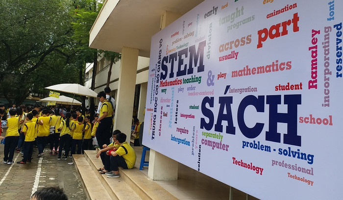 Giảng Võ là ngôi trường giàu truyền thống bậc nhất ở Thủ đô Hà Nội. Nơi đây đã có nhiều thế hệ học sinh trưởng thành và luôn tự hào về ngôi trường thân yêu.