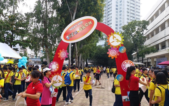 Steam-Sách là hoạt động thường niên của Trường Trung học Cơ sở Giảng Võ (Ba Đình, Hà Nội) luôn được toàn thể học sinh và phụ huynh hưởng ứng. ảnh: Ngọc Quang.