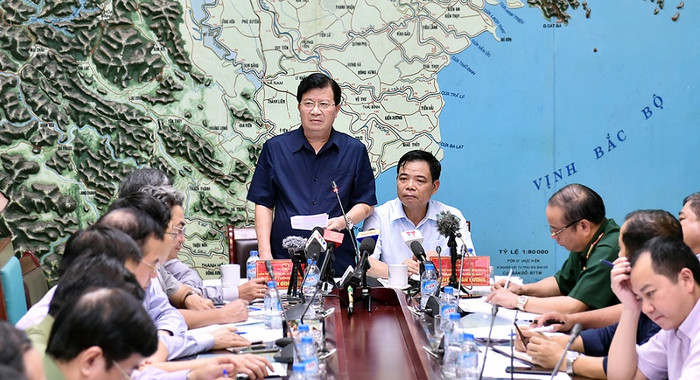 Phó Thủ tướng Trịnh Đình Dũng chủ trì cuộc họp khẩn với các thành viên Ban Chỉ đạo Trung ương về phòng chống thiên tai để triển khai các biện pháp ứng phó chiều 11/10. ảnh: vgp. Phó Thủ tướng Trịnh Đình Dũng chủ trì cuộc họp khẩn với các thành viên Ban Chỉ đạo Trung ương về phòng chống thiên tai để triển khai các biện pháp ứng phó chiều 11/10. ảnh: vgp.