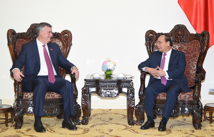 Thủ tướng Nguyễn Xuân Phúc tiếp Chủ tịch kiêm Tổng Giám đốc Công ty Boeing Thương mại (Hoa Kỳ) Kevin Mc Allister. ảnh: VGP. Thủ tướng Nguyễn Xuân Phúc tiếp Chủ tịch kiêm Tổng Giám đốc Công ty Boeing Thương mại (Hoa Kỳ) Kevin Mc Allister. ảnh: VGP.