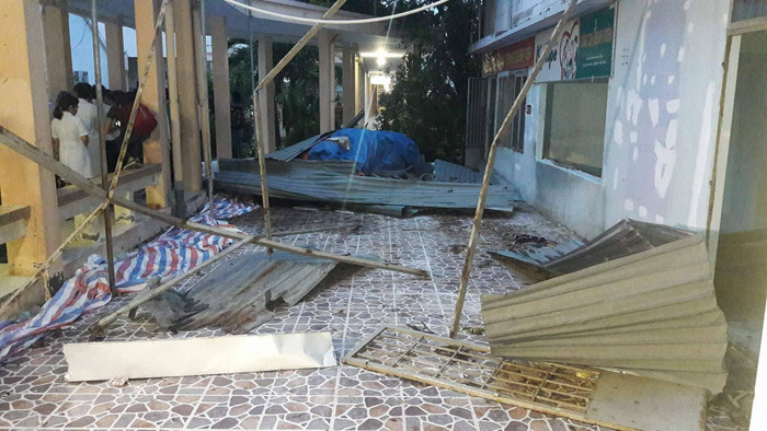 Một khu vực tại Bệnh viện Đa khoa khu vực Ninh Hòa bị ảnh hưởng của bão số 12. Một khu vực tại Bệnh viện Đa khoa khu vực Ninh Hòa bị ảnh hưởng của bão số 12.