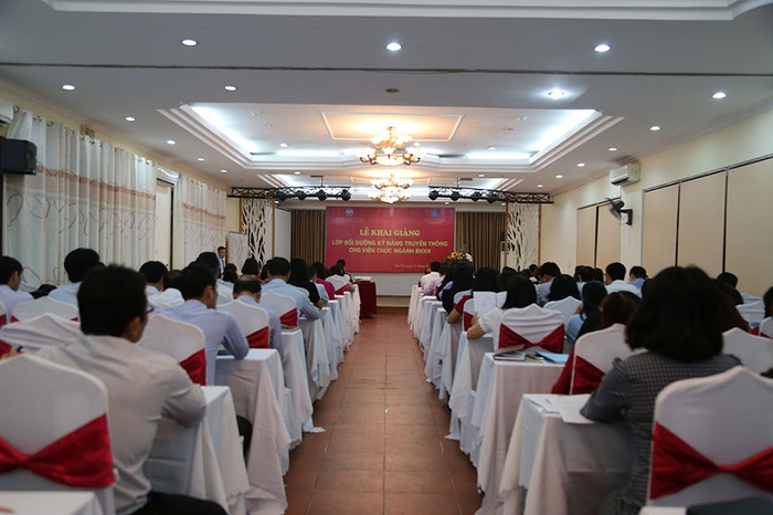 Nâng cao kỹ năng truyền thông cho viên chức Ngành Bảo hiểm xã hội. Nâng cao kỹ năng truyền thông cho viên chức Ngành Bảo hiểm xã hội.