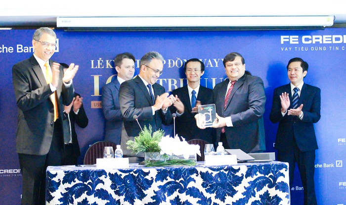 FE CREDIT hợp tác với Deutsche Bank. ảnh: N.L FE CREDIT hợp tác với Deutsche Bank. ảnh: N.L