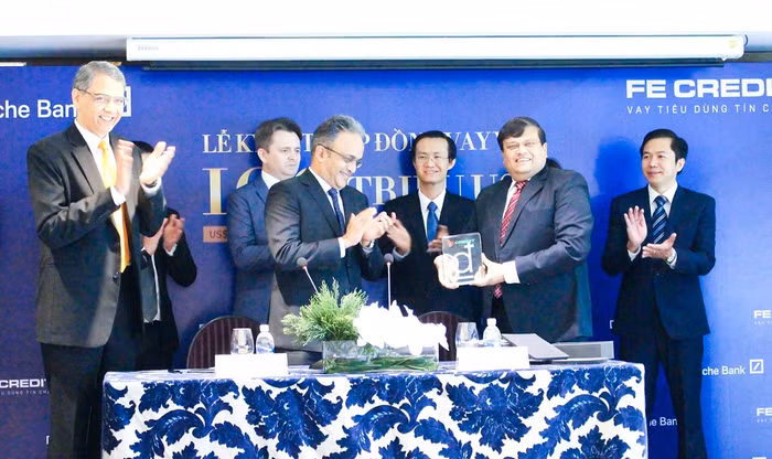 FE CREDIT hợp tác với Deutsche Bank. ảnh: N.L