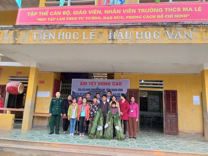 Đoàn thiện nguyện trao tặng gạo, lá dong… Đoàn thiện nguyện trao tặng gạo, lá dong…