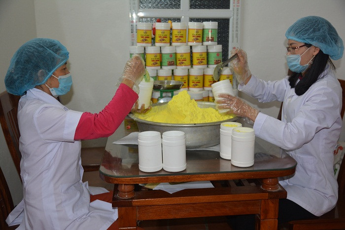 Dây chuyền sản xuất tinh bột nghệ và đậu nành đã tạo điều kiện việc làm cho nhiều lao động. Ảnh: Công Tiến Dây chuyền sản xuất tinh bột nghệ và đậu nành đã tạo điều kiện việc làm cho nhiều lao động. Ảnh: Công Tiến