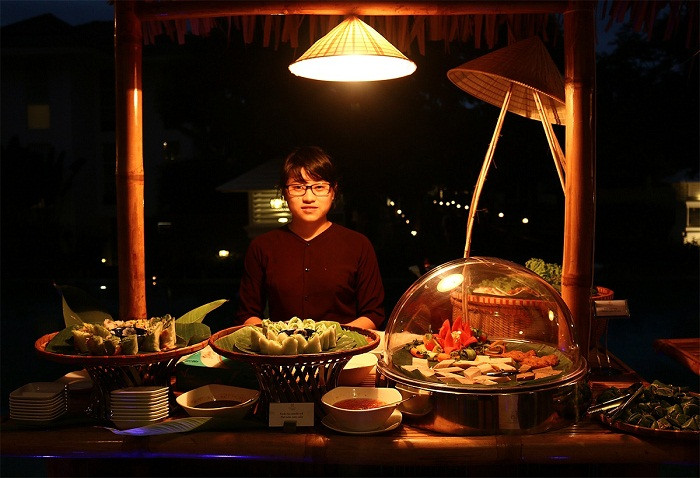 Tiệc buffet Lễ hội mùa xuân sẽ đưa thực khách trở về với làng quê Việt thanh bình. Tiệc buffet Lễ hội mùa xuân sẽ đưa thực khách trở về với làng quê Việt thanh bình.