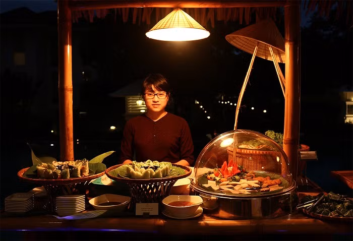 Tiệc buffet Lễ hội mùa xuân sẽ đưa thực khách trở về với làng quê Việt thanh bình.