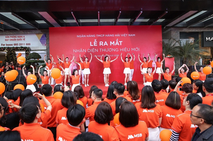 Cán bộ nhân viên của MSB cùng nhau nhảy flashmob. Cán bộ nhân viên của MSB cùng nhau nhảy flashmob.