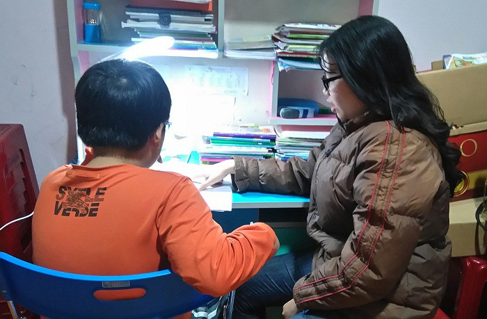 Em Nguyễn Thị Minh Hiển ngành sư phạm tiếng Anh - Đại học Phạm Văn Đồng, Quảng Ngãi, trong một buổi đi dạy tiếng Anh cho học sinh. Ảnh: NVCC. Em Nguyễn Thị Minh Hiển ngành sư phạm tiếng Anh - Đại học Phạm Văn Đồng, Quảng Ngãi, trong một buổi đi dạy tiếng Anh cho học sinh. Ảnh: NVCC.