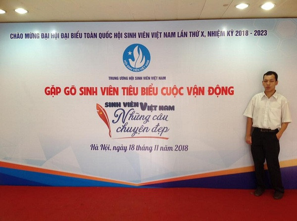 Phan Tích Thiện đi nhận Bằng khen của Ban Chấp hành Trung ương hội sinh viên Việt Nam về sinh viên Việt Nam những câu chuyện đẹp 2018. Ảnh: NVCC Phan Tích Thiện đi nhận Bằng khen của Ban Chấp hành Trung ương hội sinh viên Việt Nam về sinh viên Việt Nam những câu chuyện đẹp 2018. Ảnh: NVCC