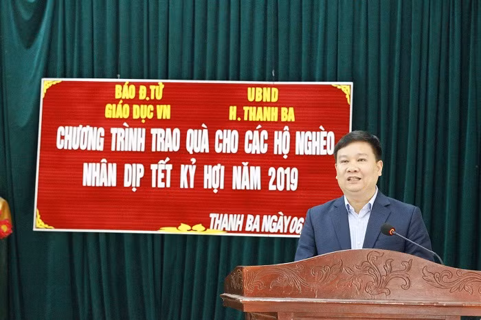 Nhà báo Nguyễn Tiến Bình – Tổng biên tập Báo Điện tử Giáo dục Việt Nam phát biểu tại buổi trao quà Tết. Nhà báo Nguyễn Tiến Bình – Tổng biên tập Báo Điện tử Giáo dục Việt Nam phát biểu tại buổi trao quà Tết.