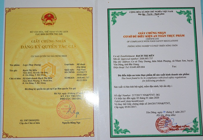 Sản phẩm tinh bột nghệ của cô Mến đã được Cục bản quyền tác giả cấp chứng nhận quyền tác giả. Ảnh: Công Tiến Sản phẩm tinh bột nghệ của cô Mến đã được Cục bản quyền tác giả cấp chứng nhận quyền tác giả. Ảnh: Công Tiến