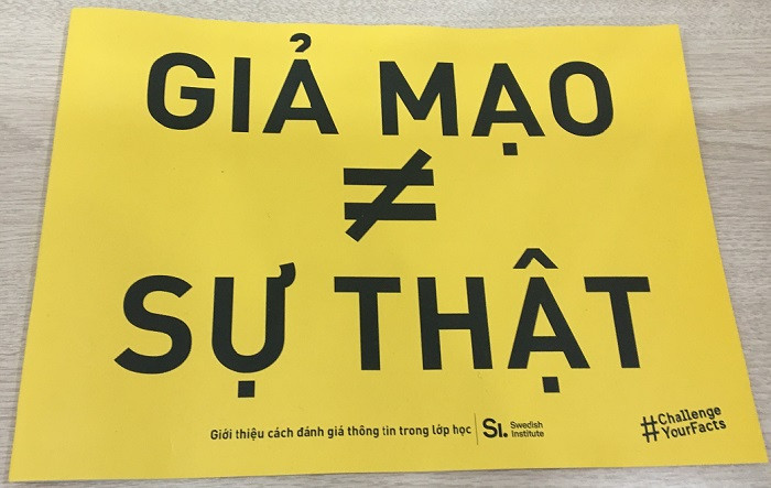 Tài liệu giáo dục về “Giả mạo ≠ Sự thật” (Ảnh: A.N). Tài liệu giáo dục về “Giả mạo ≠ Sự thật” (Ảnh: A.N).